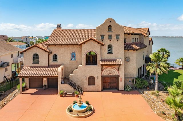 506 Sunset Circle, Tiki Island, TX 77554