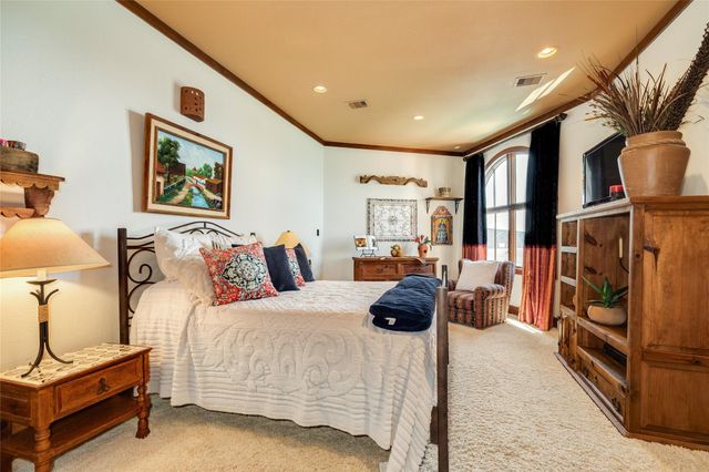 506 Sunset Circle, Tiki Island, TX 77554