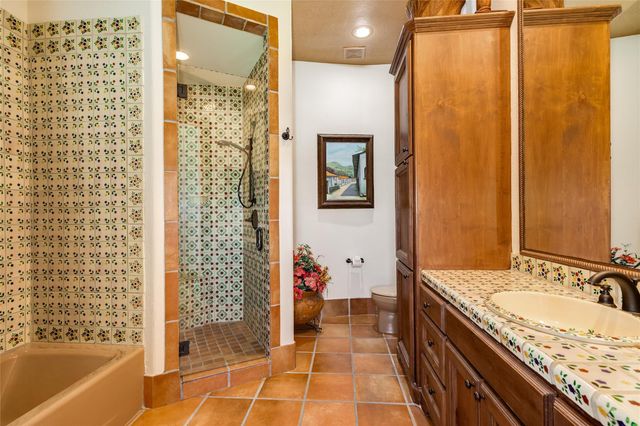 506 Sunset Circle, Tiki Island, TX 77554