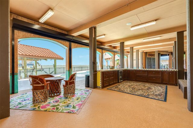 506 Sunset Circle, Tiki Island, TX 77554