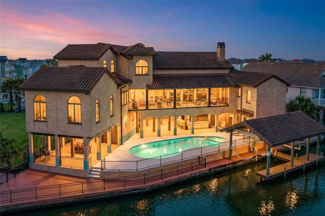 506 Sunset Circle, Tiki Island, TX 77554