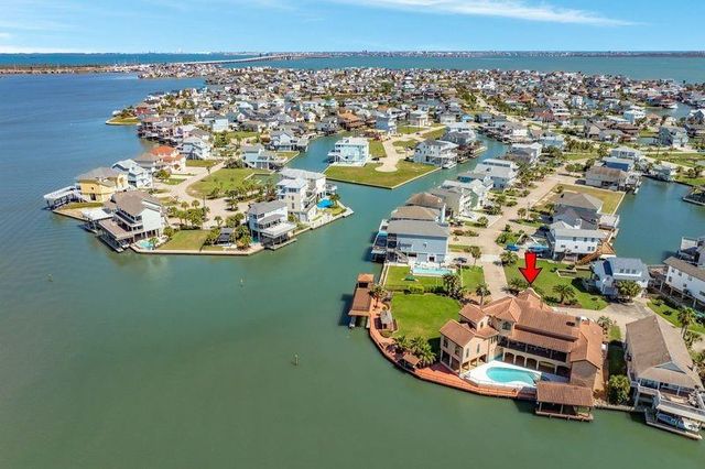 506 Sunset Circle, Tiki Island, TX 77554