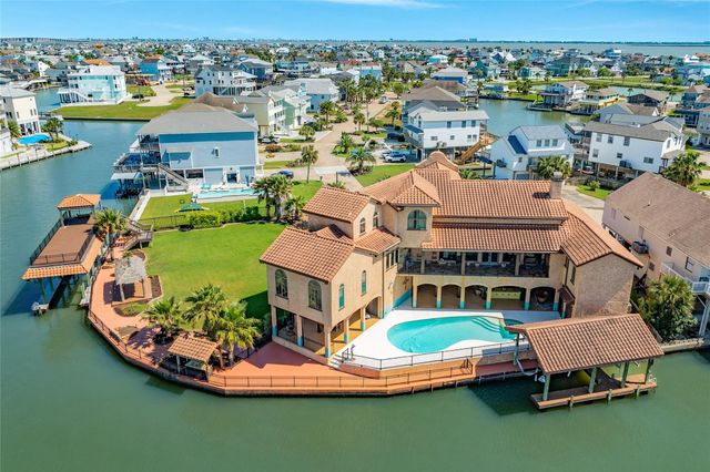 506 Sunset Circle, Tiki Island, TX 77554