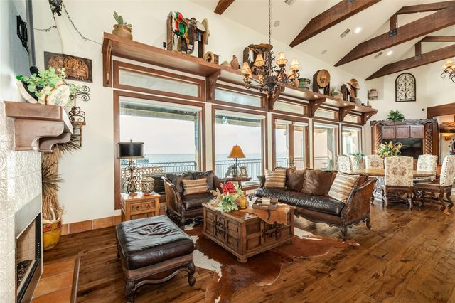 506 Sunset Circle, Tiki Island, TX 77554