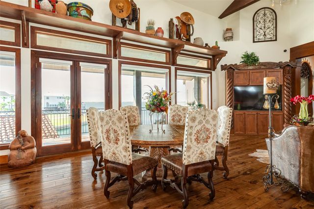 506 Sunset Circle, Tiki Island, TX 77554