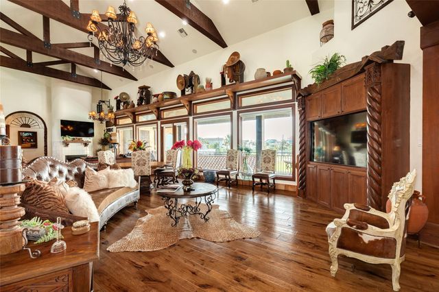 506 Sunset Circle, Tiki Island, TX 77554