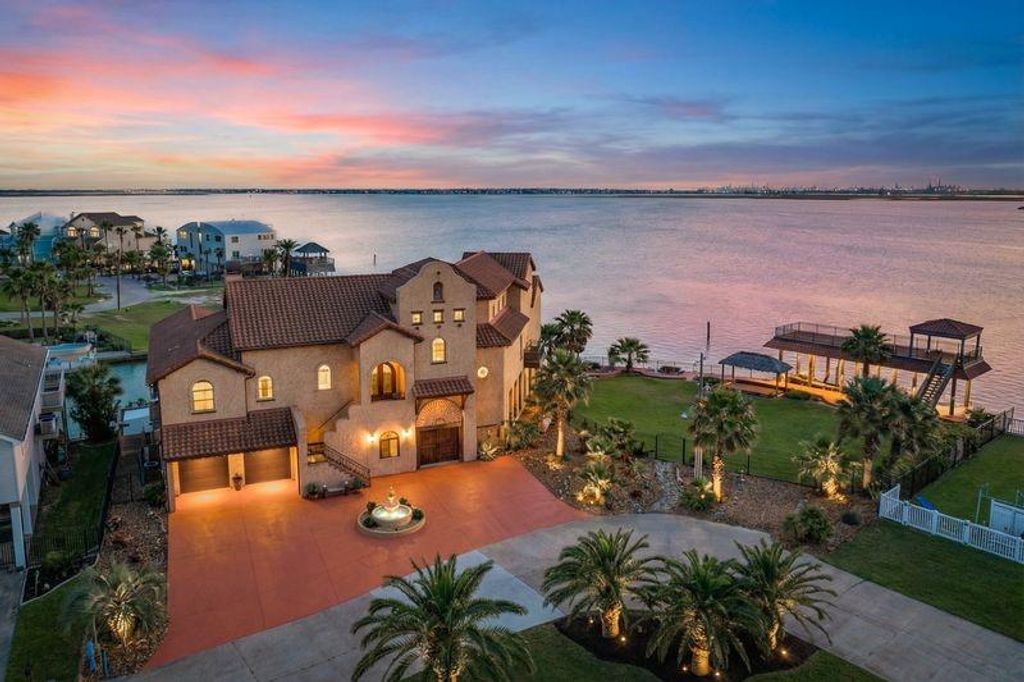 506 Sunset Circle, Tiki Island, TX 77554