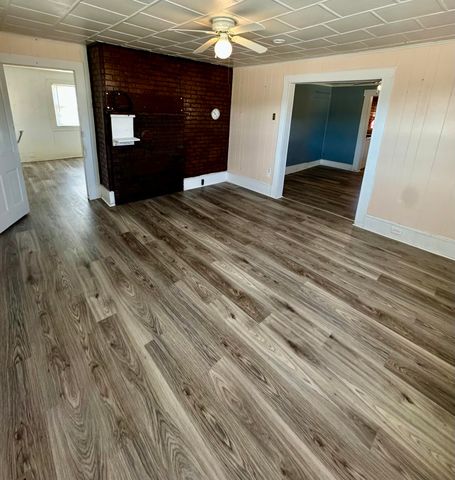 556 W Columbia Avenue, Monticello, KY 42633