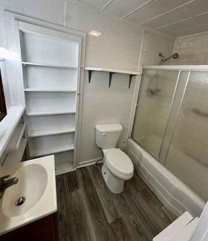 556 W Columbia Avenue, Monticello, KY 42633