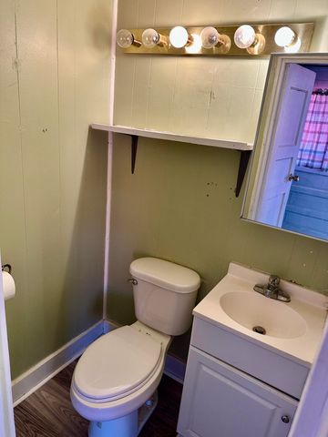 556 W Columbia Avenue, Monticello, KY 42633