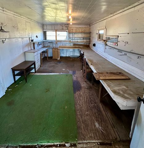 556 W Columbia Avenue, Monticello, KY 42633