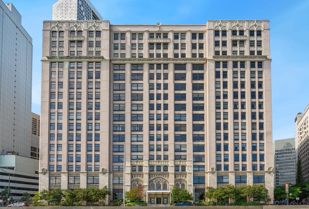 680 N Lake Shore Drive P7-74, Chicago, IL 60611