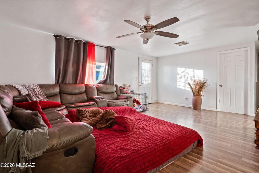 Image 6 of property listing at Address unavailable.