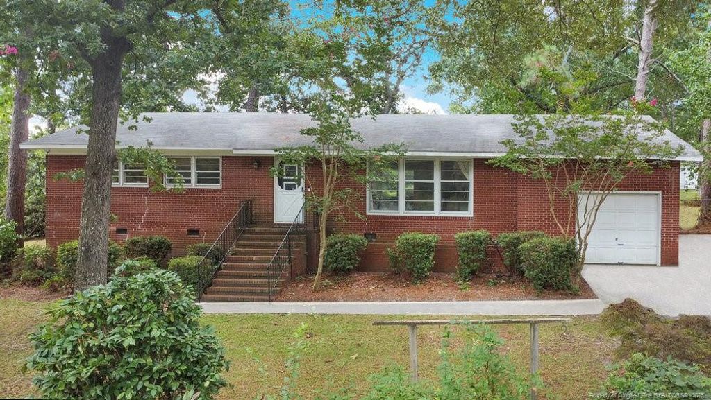 607 Oakdale Drive, Fayetteville, NC 28311