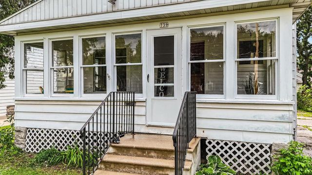 739 MONROE STREET, Oshkosh, WI 54901