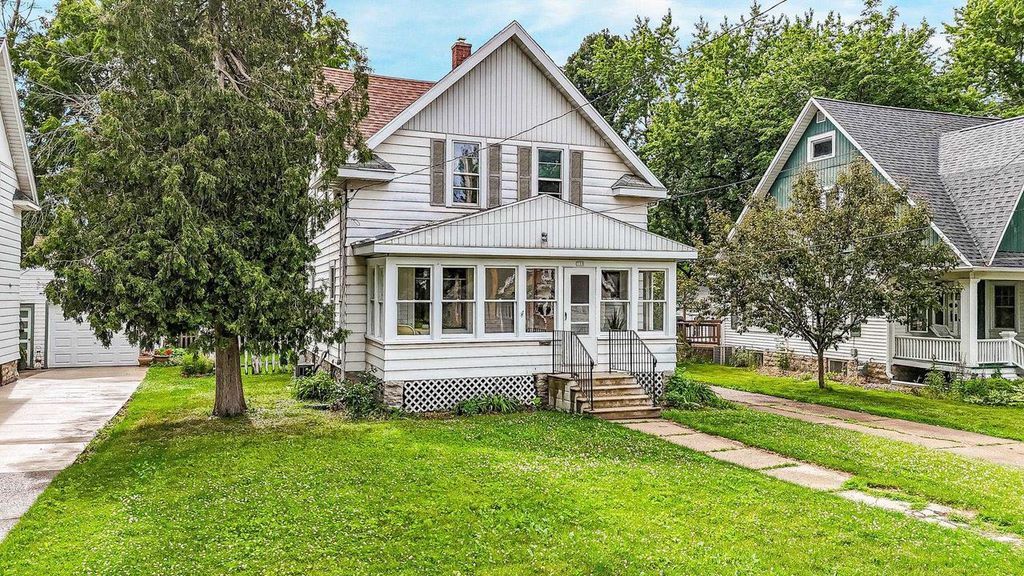 739 MONROE STREET, Oshkosh, WI 54901