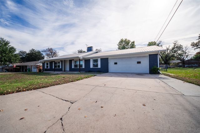 1911 College Street, Gainesville, TX 76240