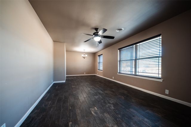 1911 College Street, Gainesville, TX 76240