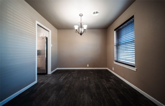 1911 College Street, Gainesville, TX 76240