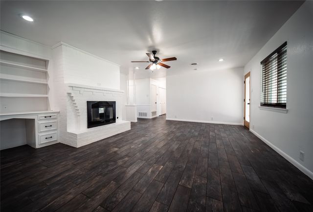 1911 College Street, Gainesville, TX 76240