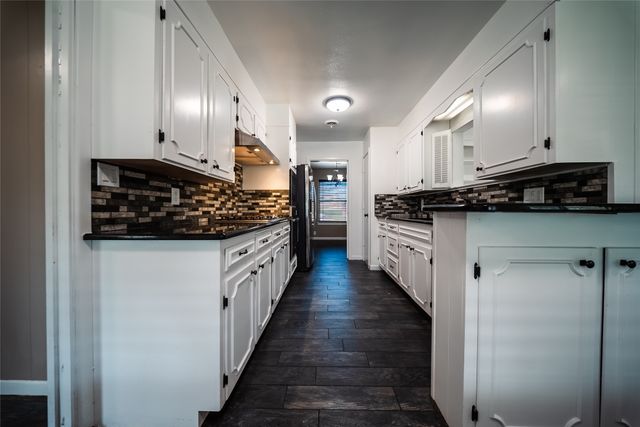 1911 College Street, Gainesville, TX 76240