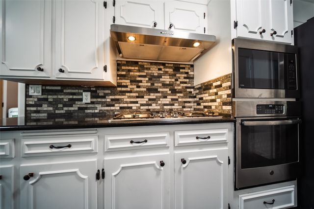 1911 College Street, Gainesville, TX 76240