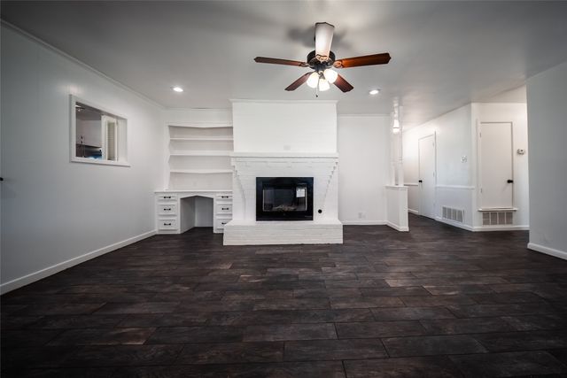 1911 College Street, Gainesville, TX 76240