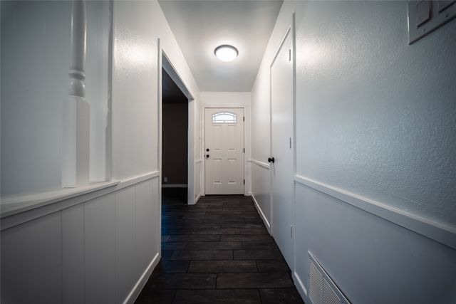 1911 College Street, Gainesville, TX 76240