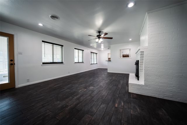 1911 College Street, Gainesville, TX 76240