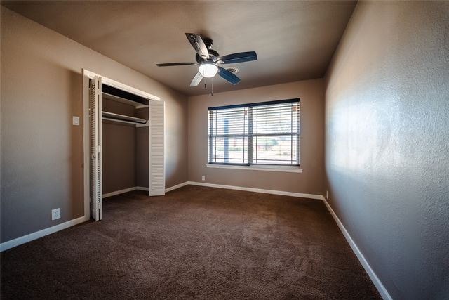 1911 College Street, Gainesville, TX 76240