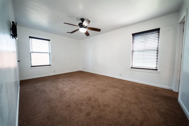 1911 College Street, Gainesville, TX 76240