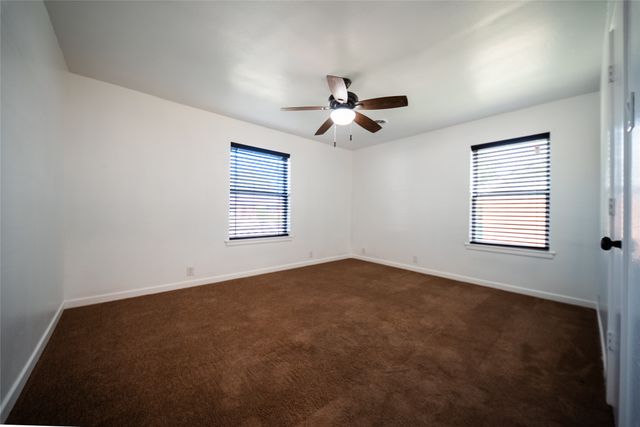 1911 College Street, Gainesville, TX 76240