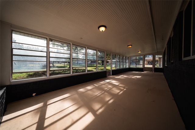 1911 College Street, Gainesville, TX 76240