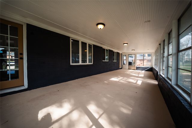 1911 College Street, Gainesville, TX 76240