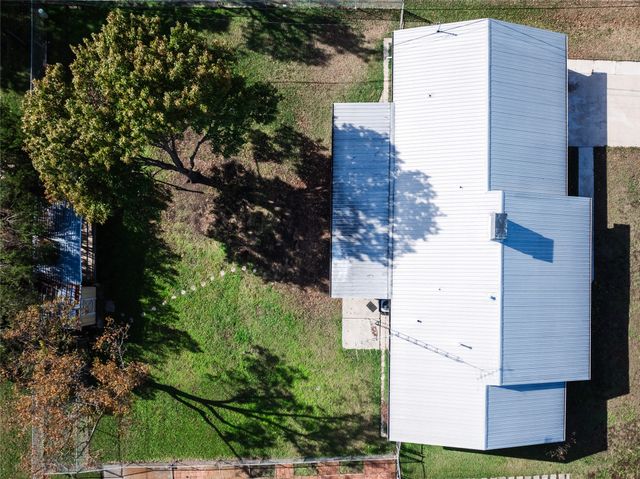 1911 College Street, Gainesville, TX 76240