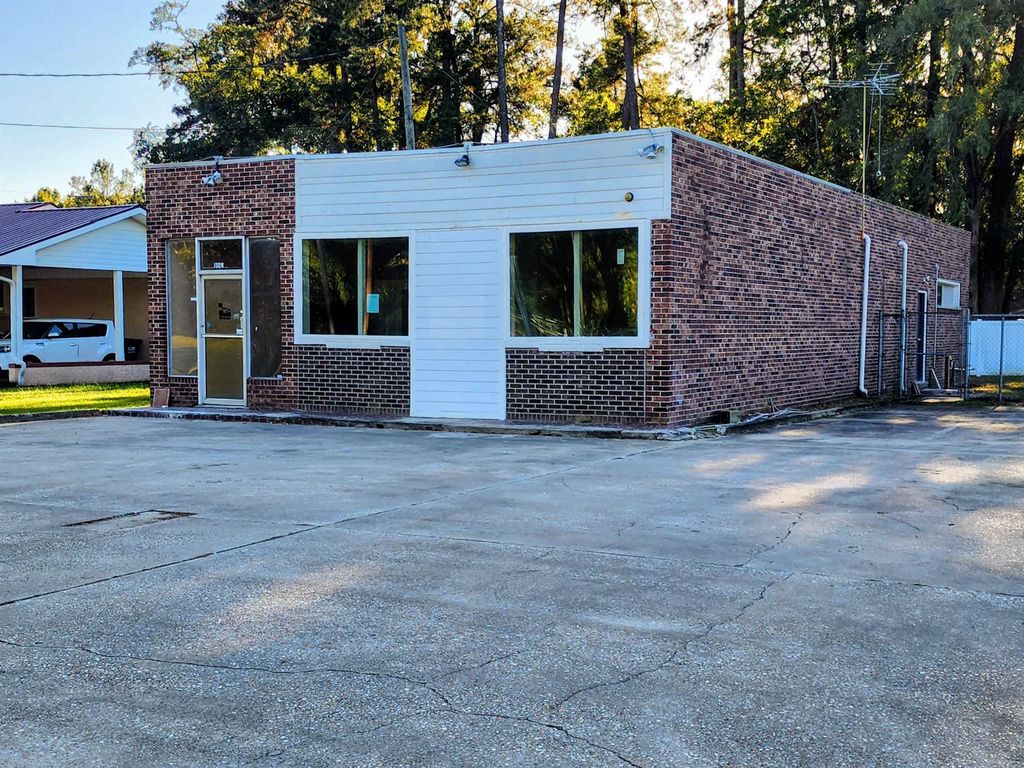 904 S Main St., Marion, SC 29571 — exterior