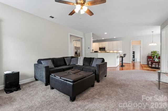 127 Corona Circle, Mooresville, NC 28117
