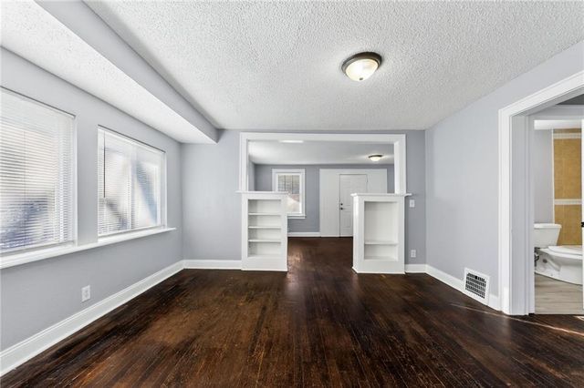 1915 S Overton Avenue, Independence, MO 64052