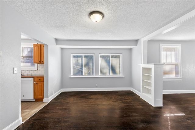 1915 S Overton Avenue, Independence, MO 64052