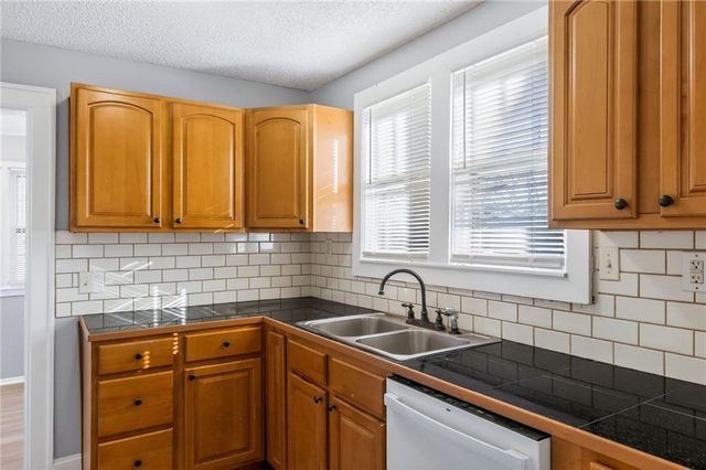 1915 S Overton Avenue, Independence, MO 64052