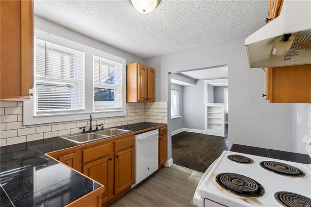 1915 S Overton Avenue, Independence, MO 64052