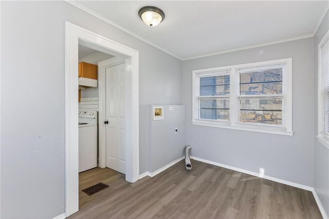 1915 S Overton Avenue, Independence, MO 64052