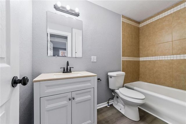 1915 S Overton Avenue, Independence, MO 64052