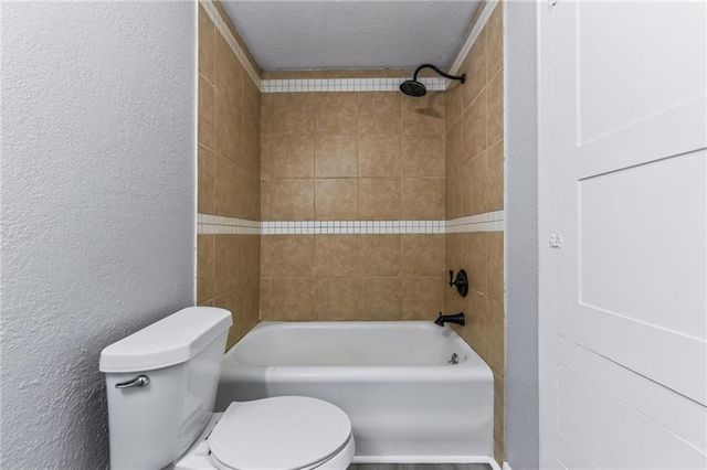 1915 S Overton Avenue, Independence, MO 64052