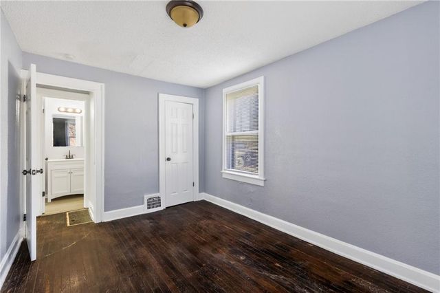 1915 S Overton Avenue, Independence, MO 64052