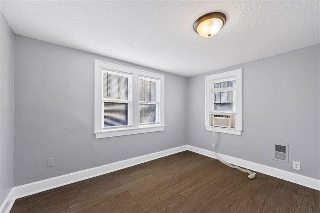 1915 S Overton Avenue, Independence, MO 64052