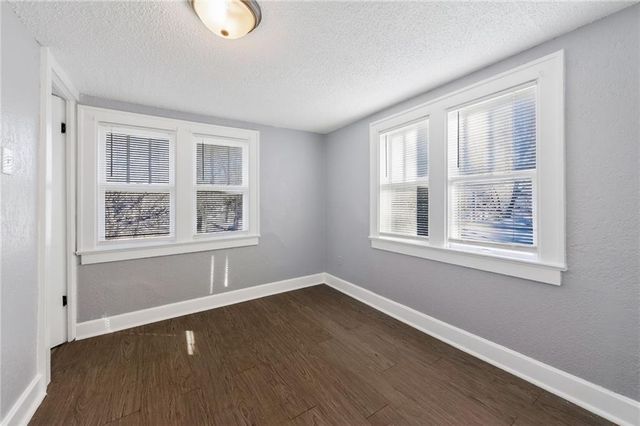 1915 S Overton Avenue, Independence, MO 64052