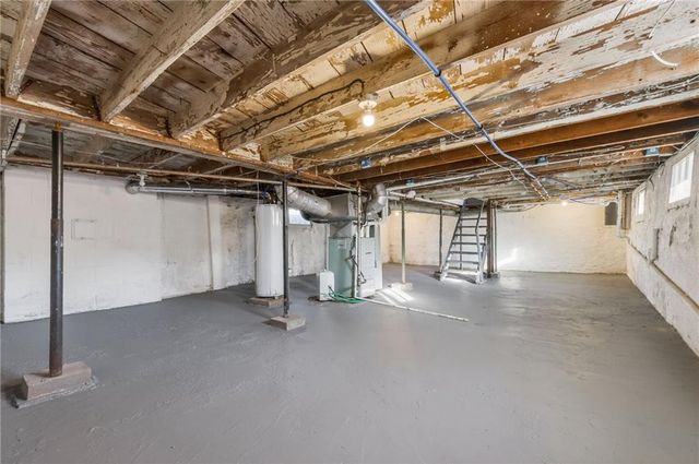 1915 S Overton Avenue, Independence, MO 64052