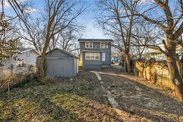 1915 S Overton Avenue, Independence, MO 64052
