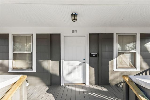 1915 S Overton Avenue, Independence, MO 64052